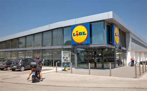 supermarket lidl greece.